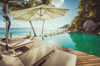 Pool Carana Beach Hotel Mahe Seychellen