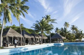 Pool Outrigger Konotta Maldives Resort Gaafu Dhaalu Atol Malediven