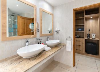 Acajou Sky Deluxe Bathroom