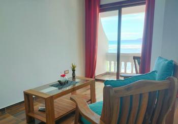 MT Seaside Living Room