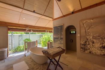 Denis Island Beach Villa Bathroom