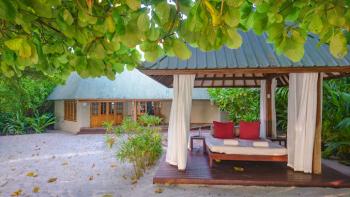Denis Island Beach Villa Deluxe Beachfront Spa Cottage Day Bed