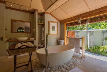 Denis Private Island Beach Villa Bathroom