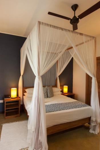 L'Hirondelle Guesthouse Bedroom 